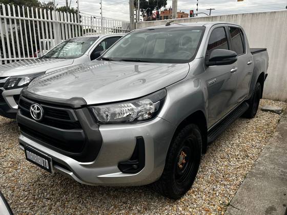 TOYOTA HILUX 2.8 D-4D TURBO DIESEL CD SR 4X4 AUTOMÁTICO TOYOTA HILUX 2.8 D-4D TURBO DIESEL CD SR 4X4 AUTOMÁTICO